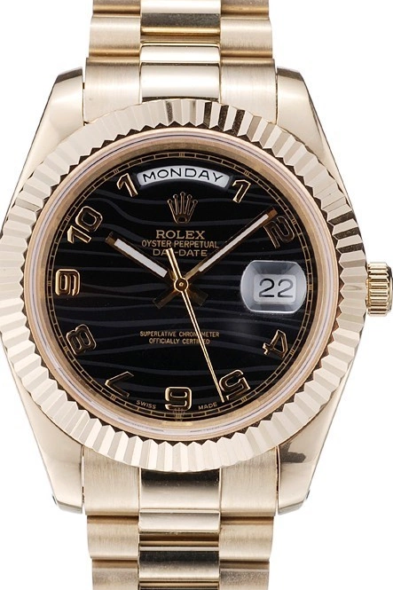 Aaa replica watch Rolex Black Black Case Gold Dial Daytona Leather Rose Strap 0608